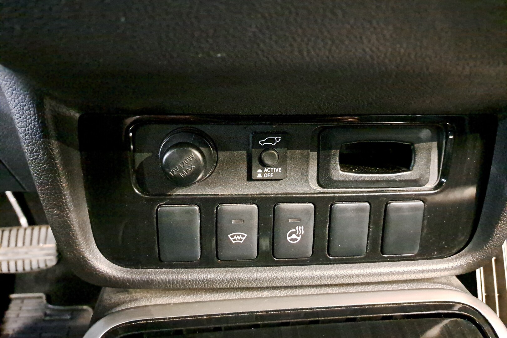 MITSUBISHI Outlander PHEV 2016