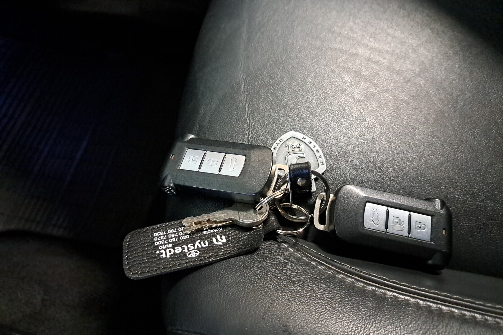 MITSUBISHI Outlander PHEV 2016