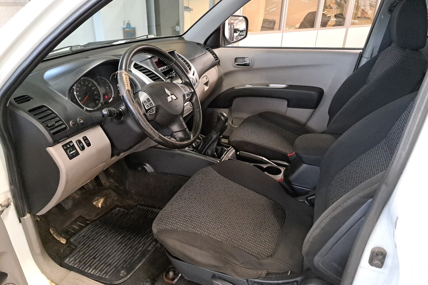 MITSUBISHI L200 2012