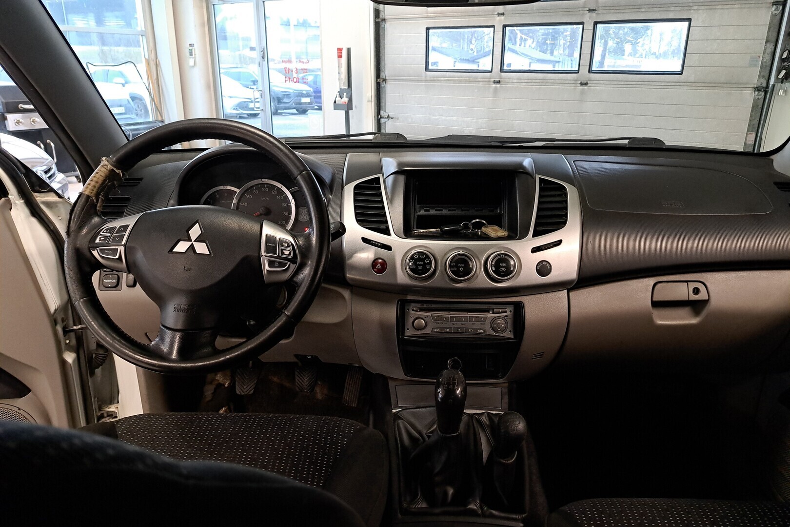 MITSUBISHI L200 2012