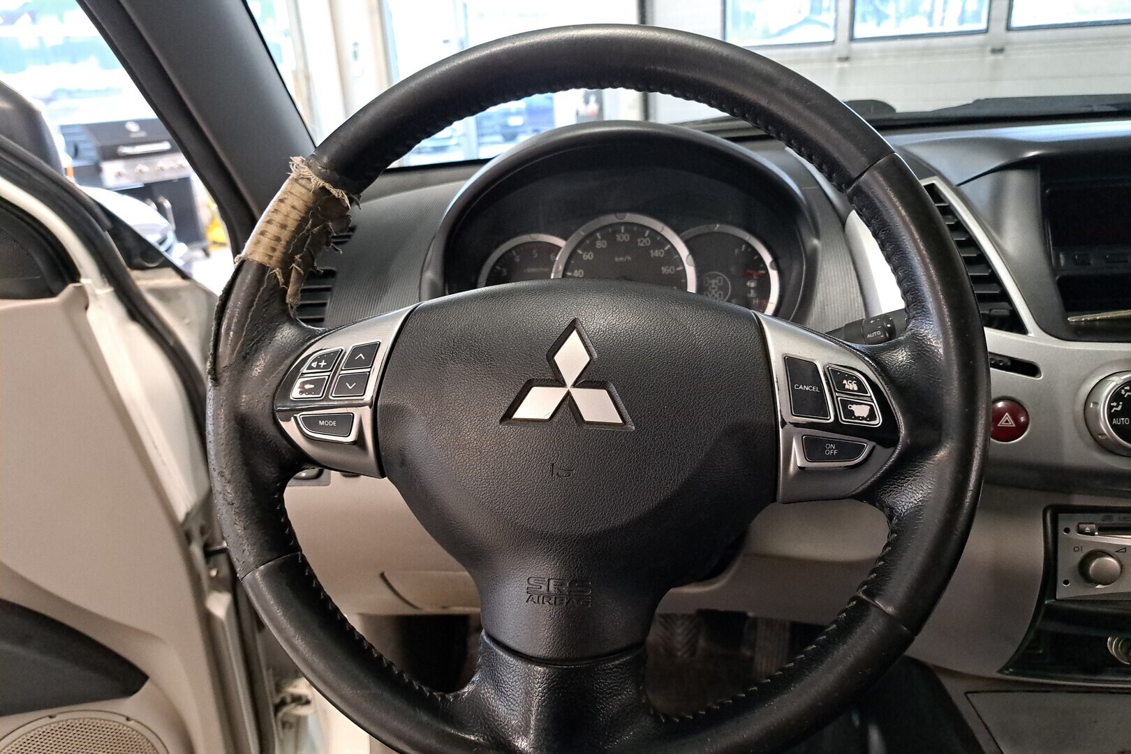 MITSUBISHI L200 2012