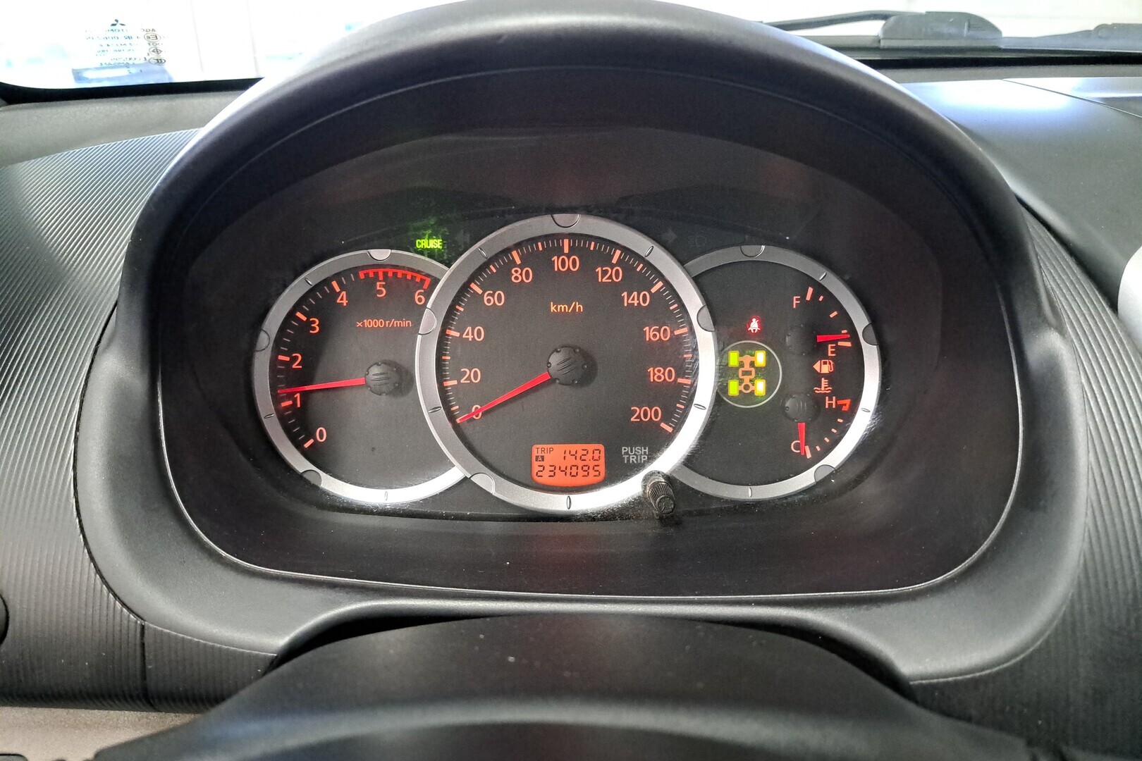 MITSUBISHI L200 2012