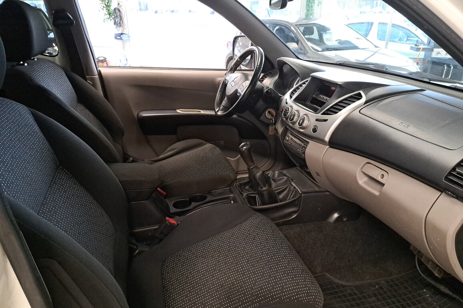 MITSUBISHI L200 2012