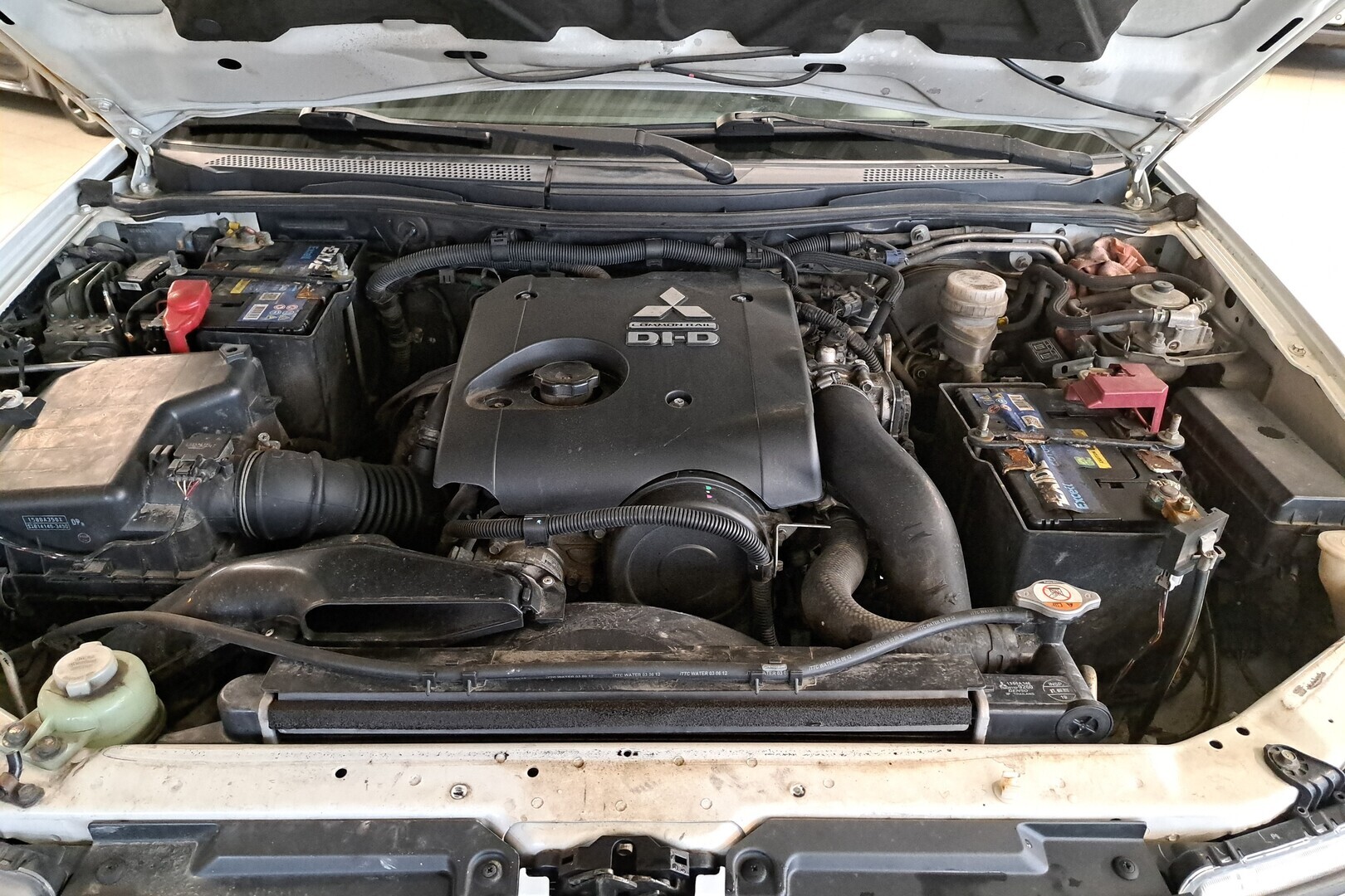 MITSUBISHI L200 2012