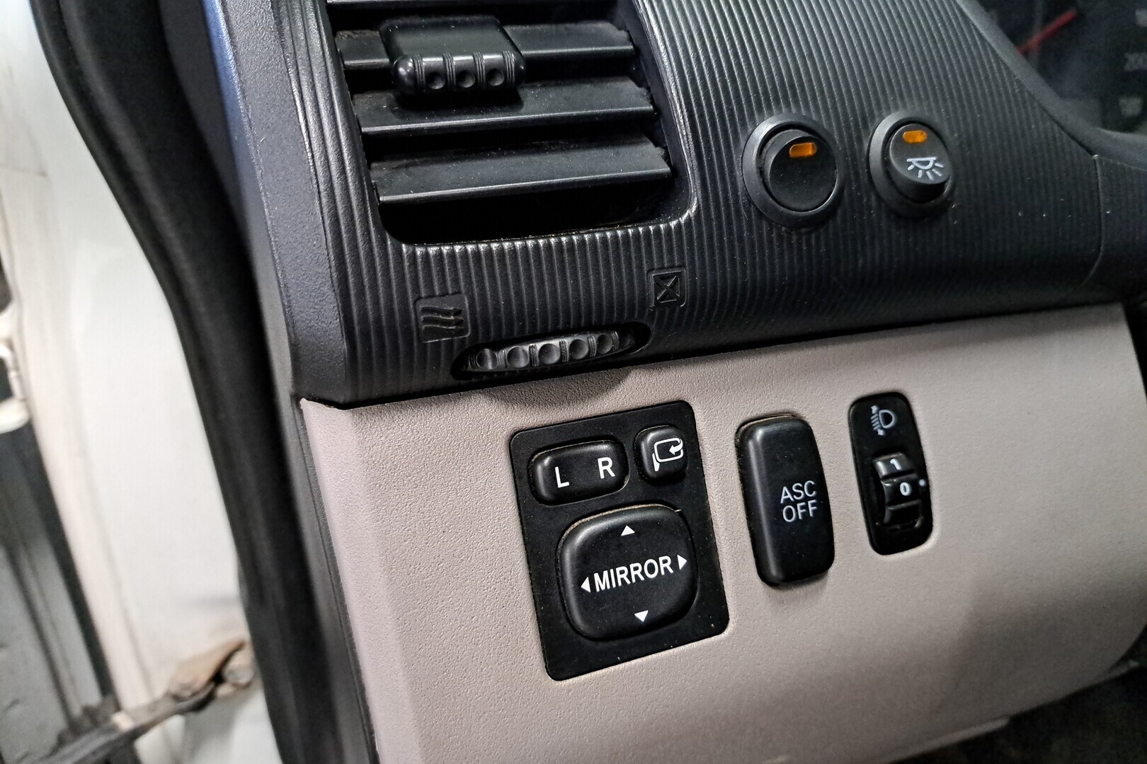 MITSUBISHI L200 2012