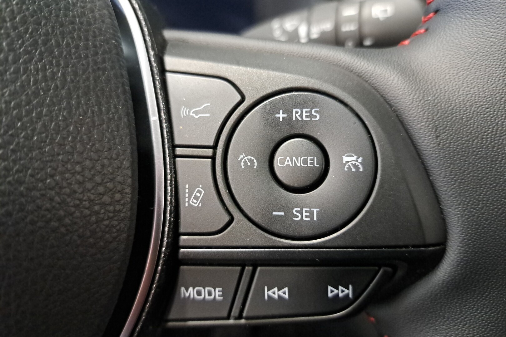 TOYOTA RAV4 Plug-in 2025