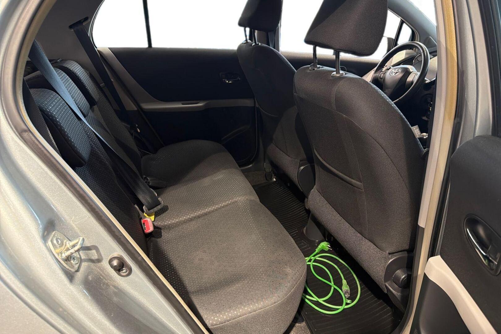TOYOTA Yaris 2011