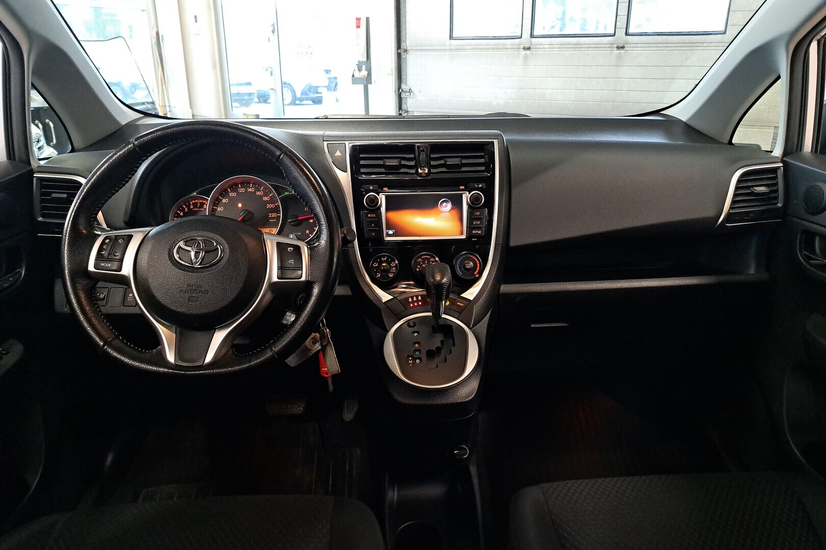 TOYOTA Verso-S 2015