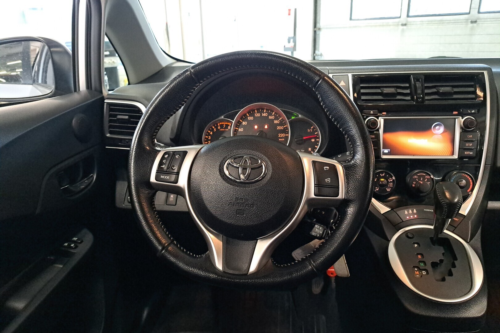 TOYOTA Verso-S 2015