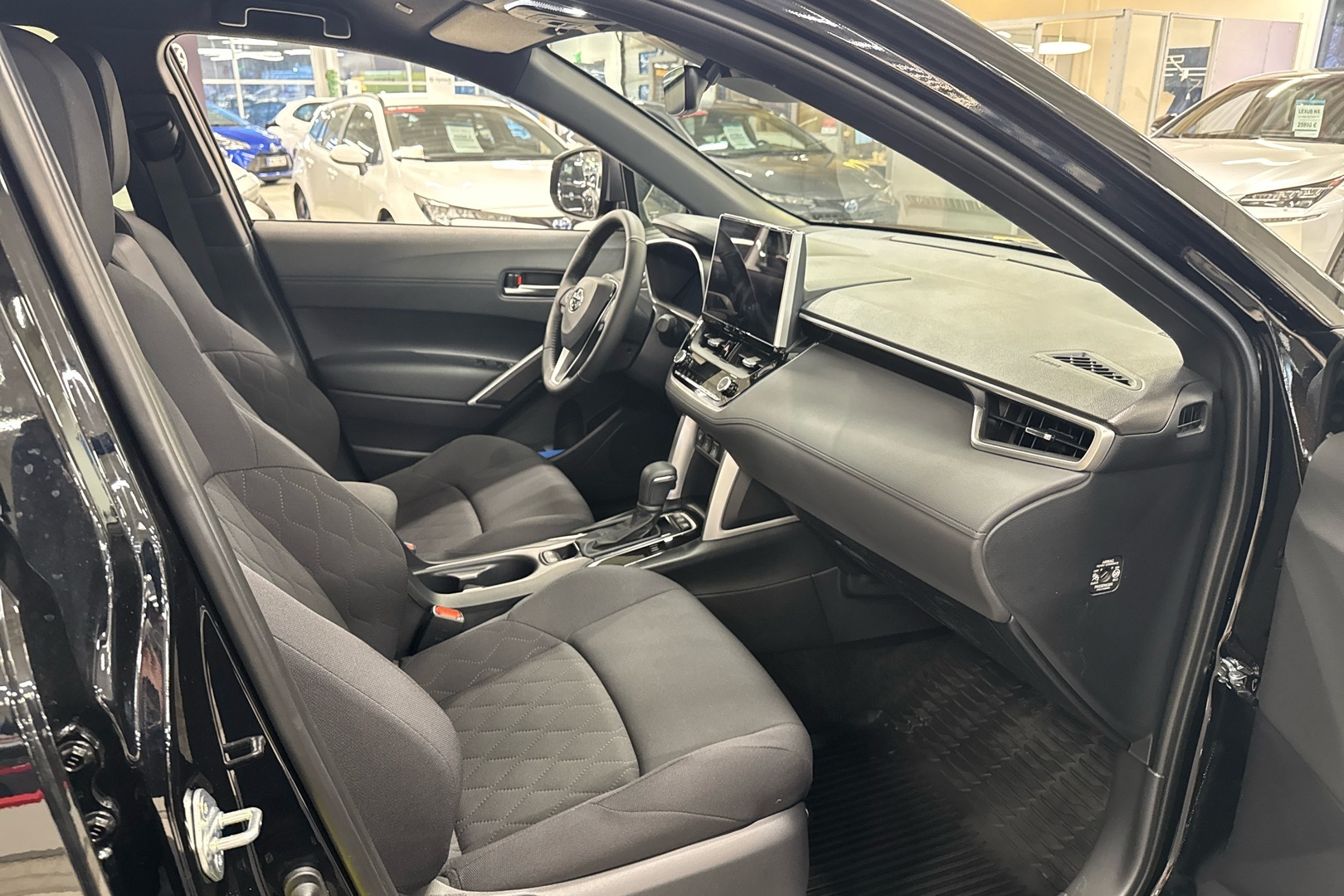 TOYOTA Corolla Cross 2025