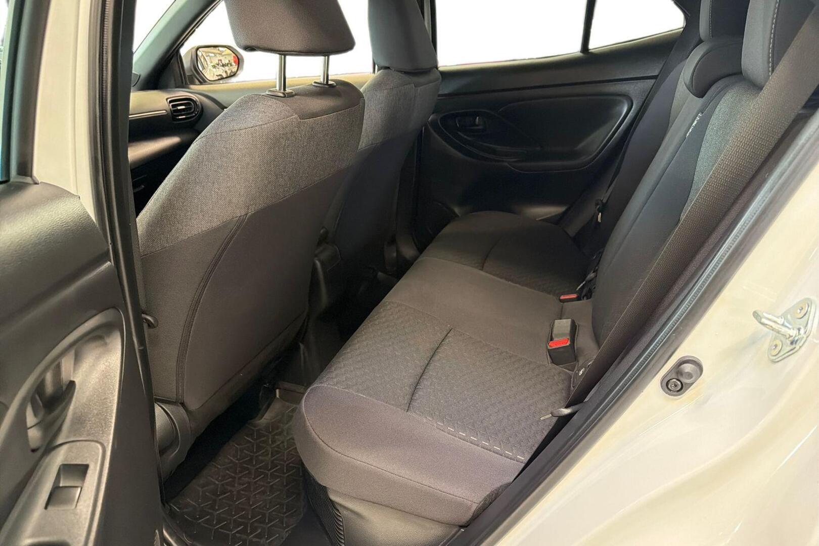 TOYOTA Yaris Cross 2025