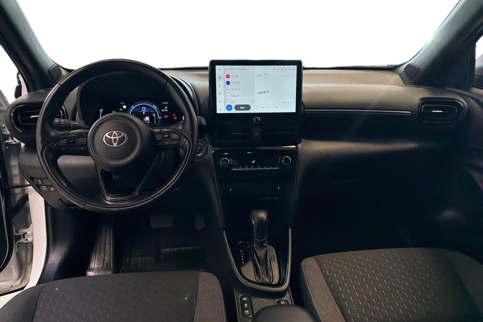 TOYOTA Yaris Cross 2025
