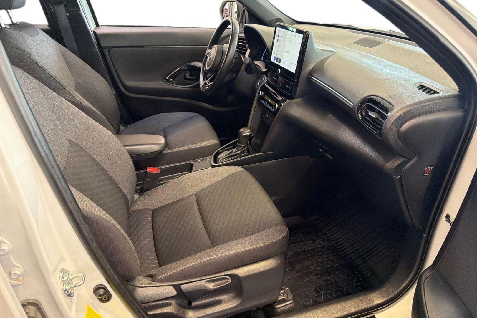 TOYOTA Yaris Cross 2025