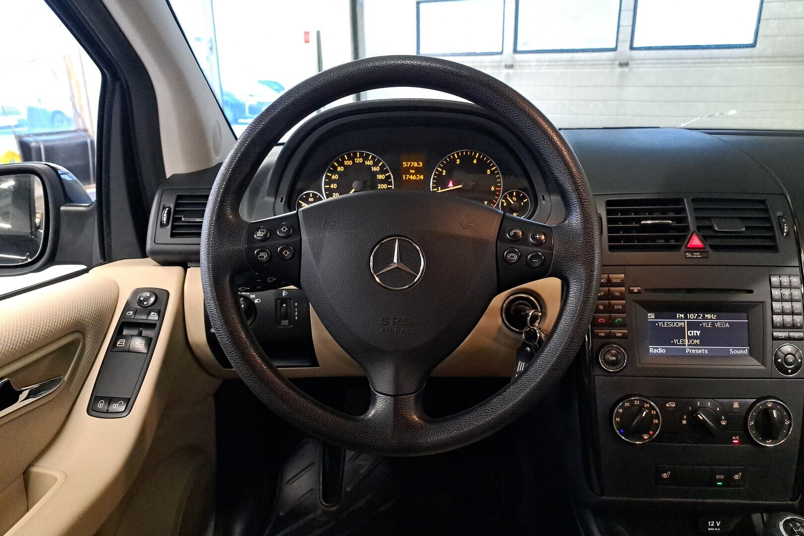 MERCEDES-BENZ A 2009