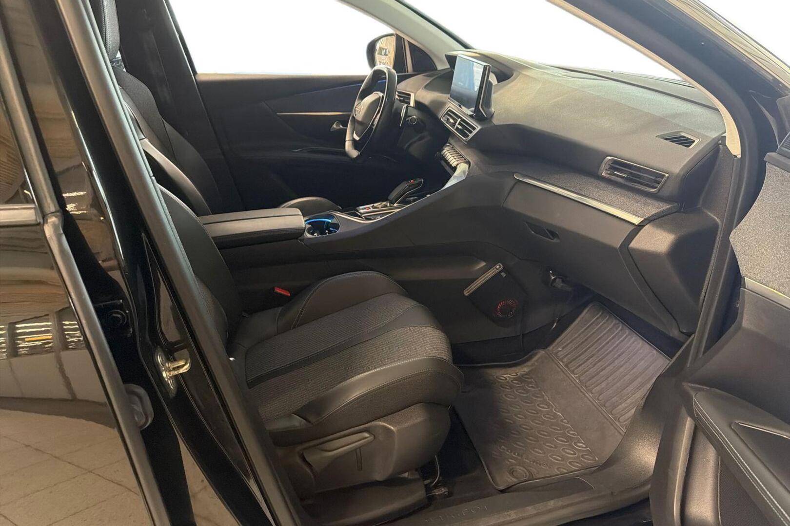 PEUGEOT 3008 2021