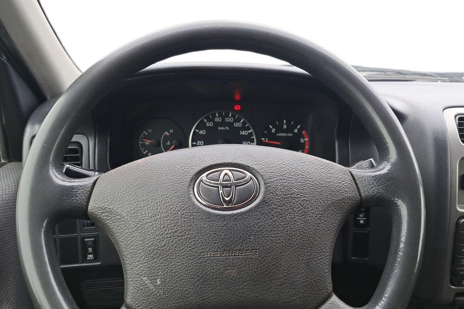 TOYOTA Hiace 2011