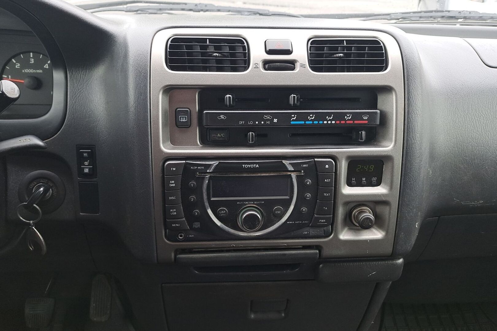 TOYOTA Hiace 2011