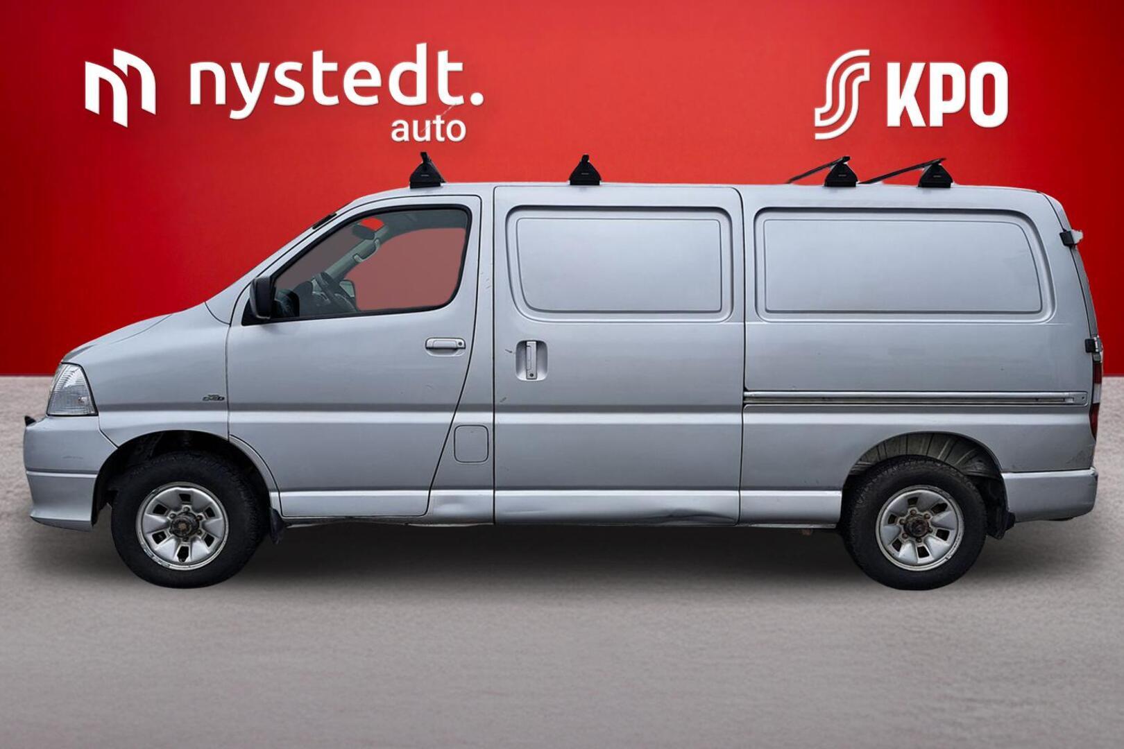 TOYOTA Hiace 2011