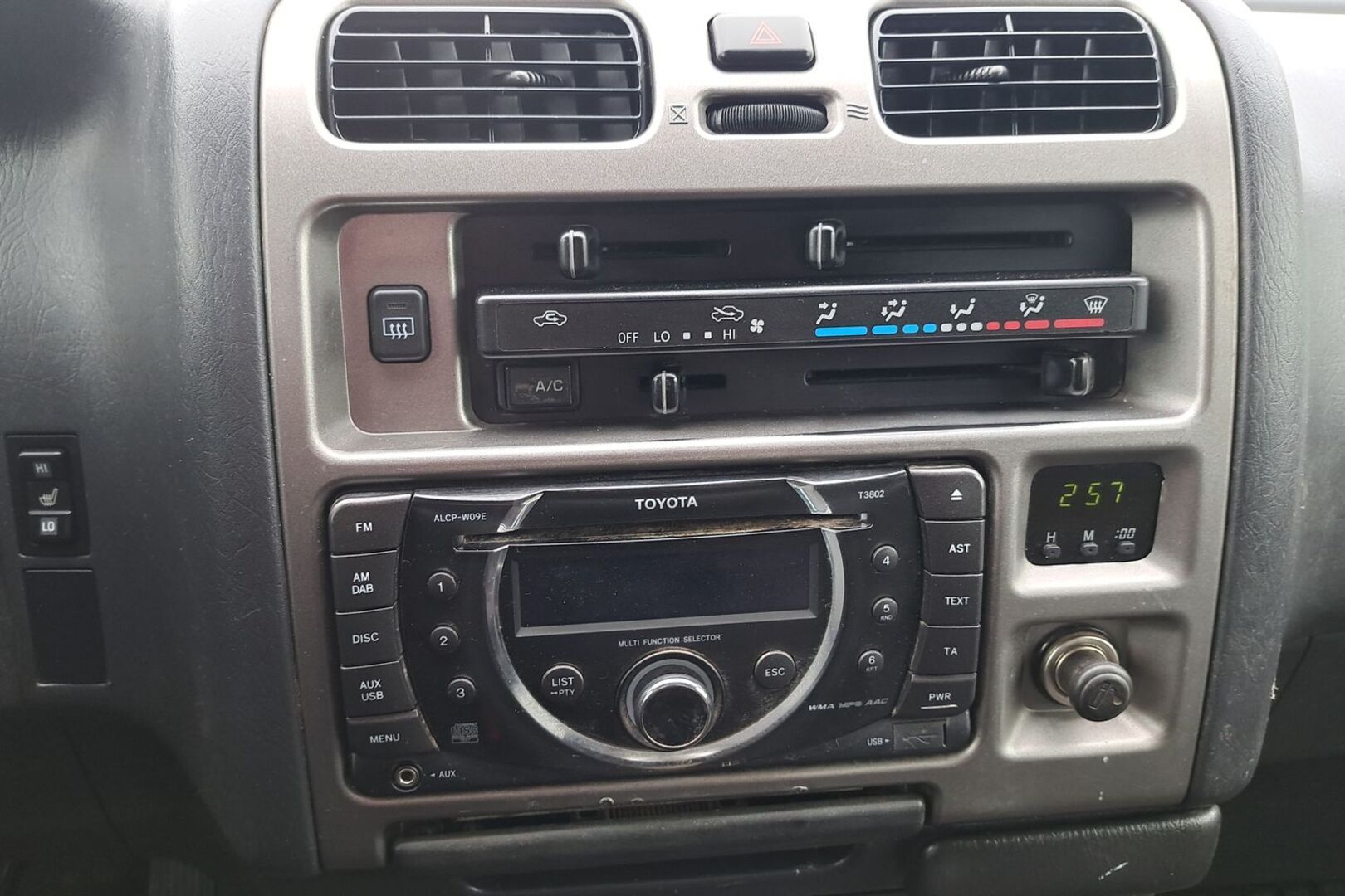 TOYOTA Hiace 2011