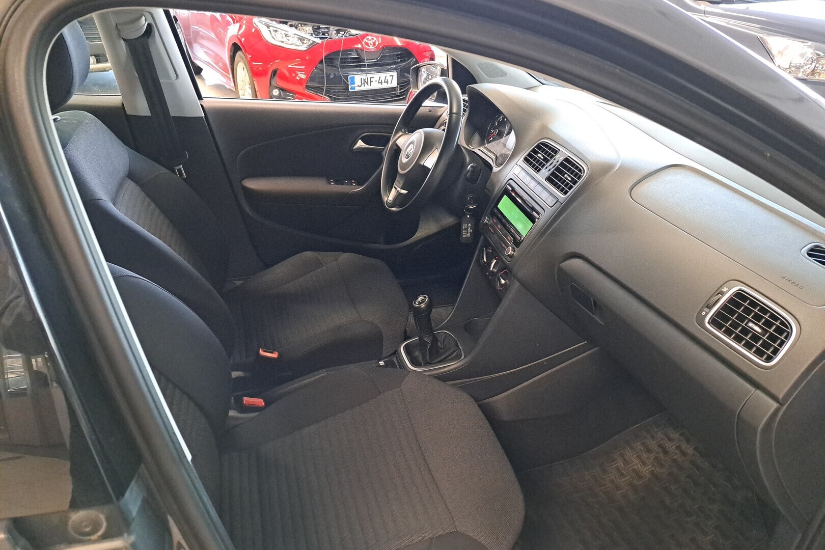 VOLKSWAGEN Polo 2012