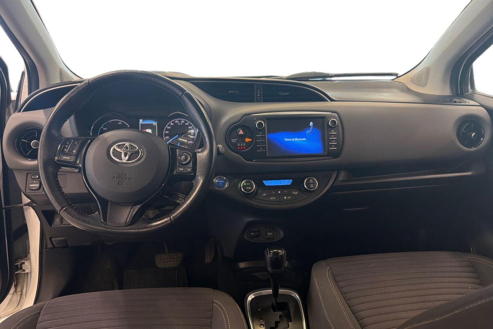 TOYOTA Yaris 2017