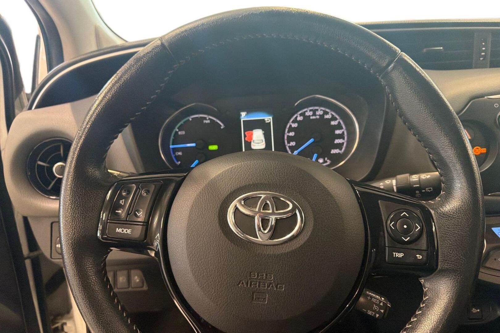 TOYOTA Yaris 2017
