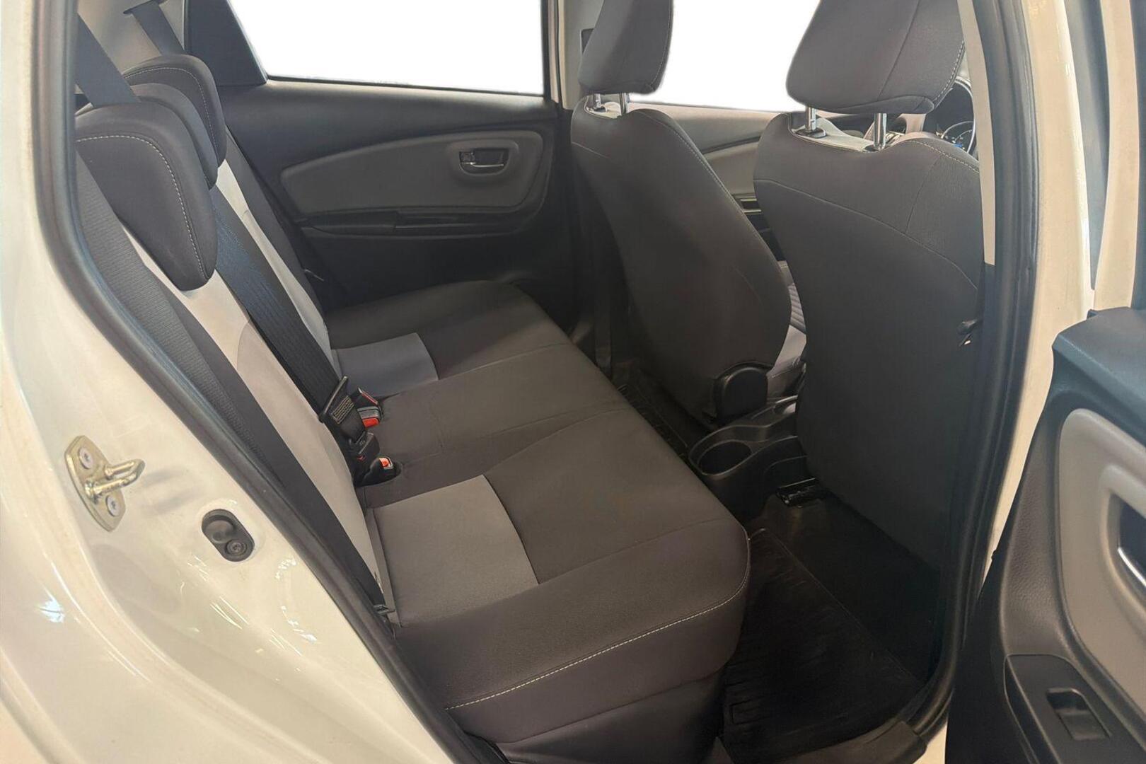 TOYOTA Yaris 2017