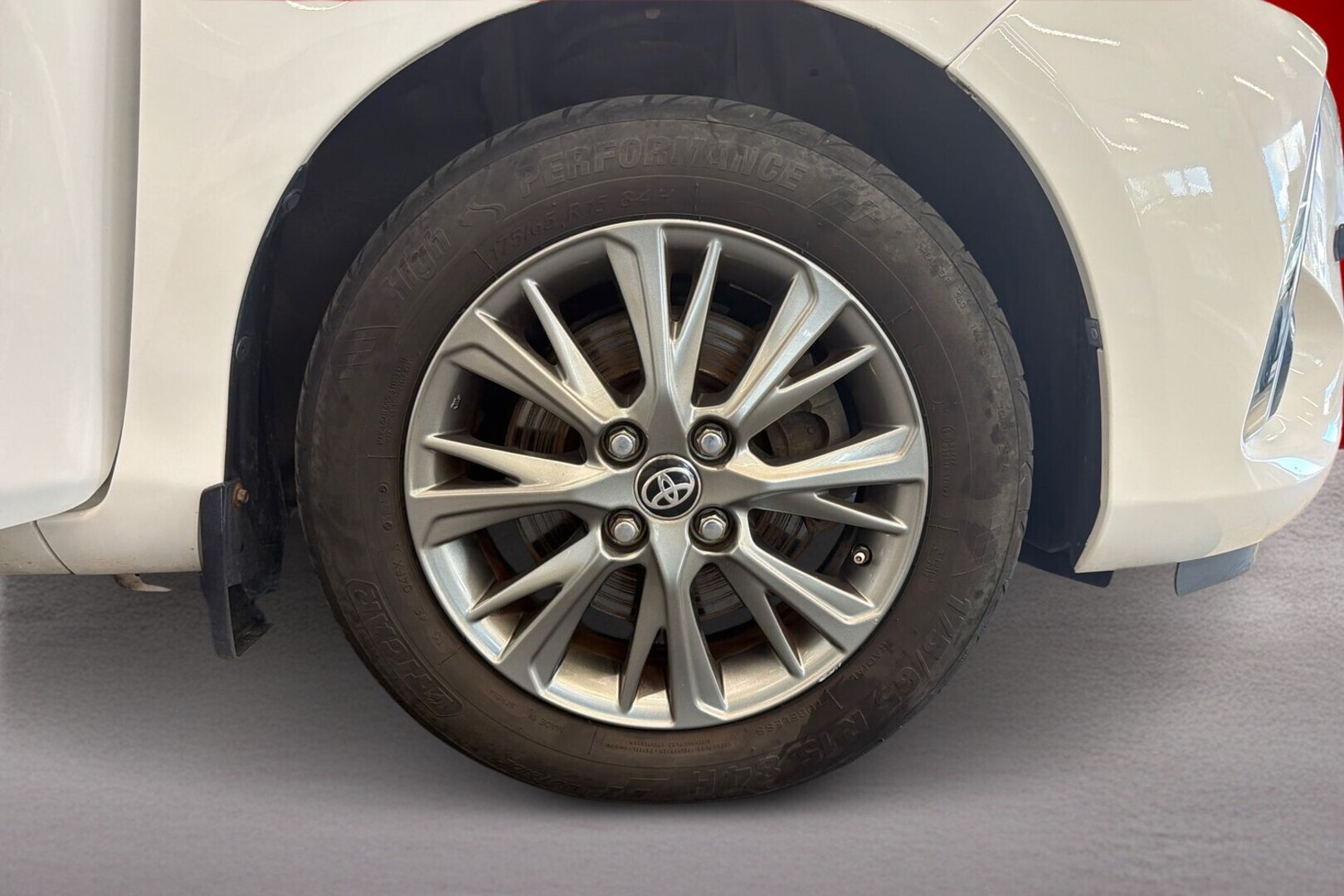 TOYOTA Yaris 2017