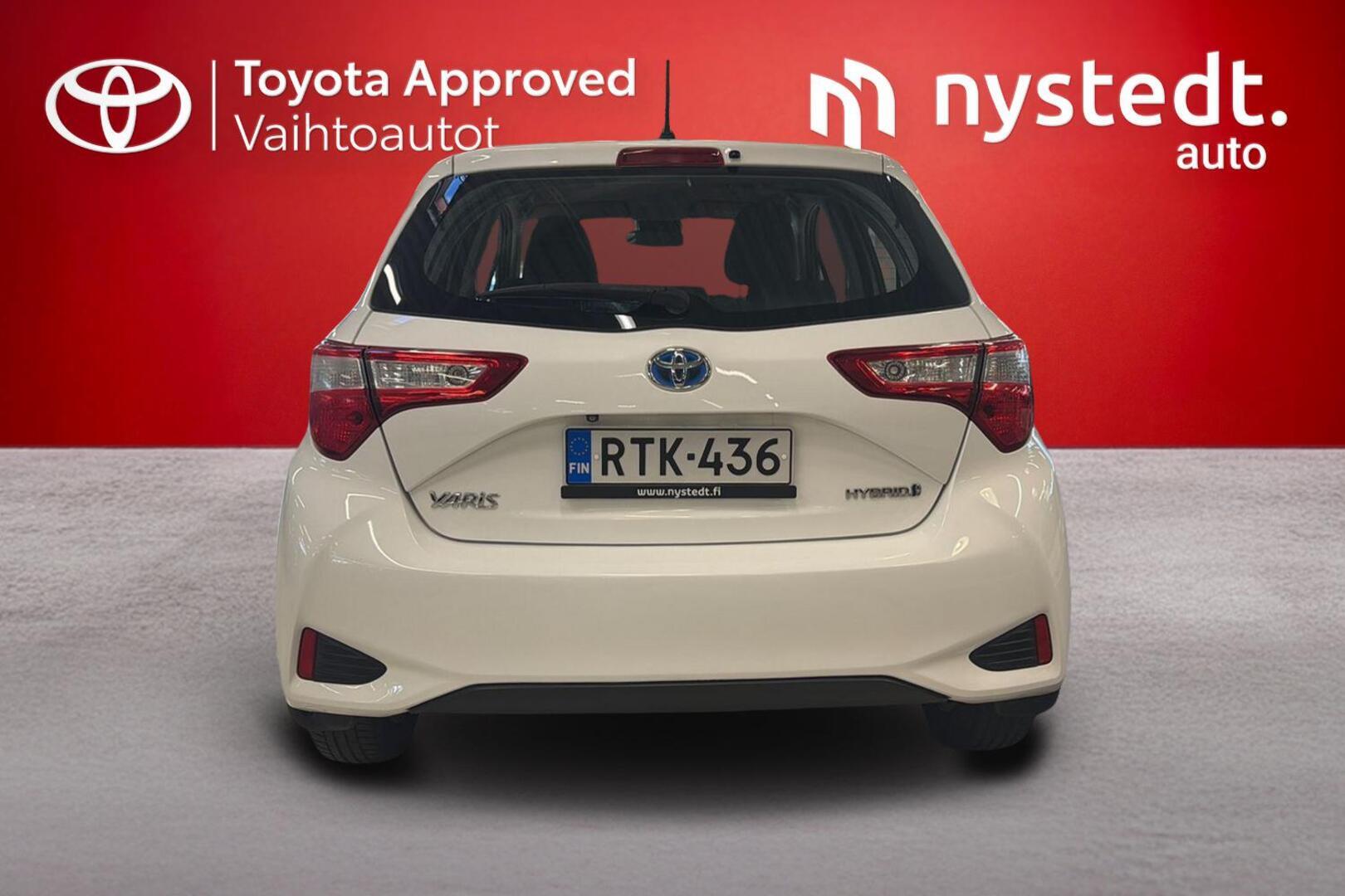 TOYOTA Yaris 2017