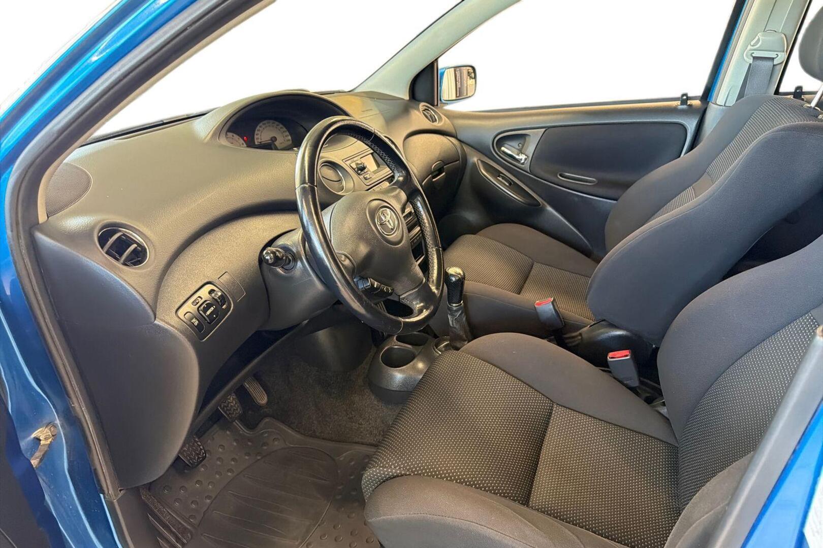 TOYOTA Yaris 2004