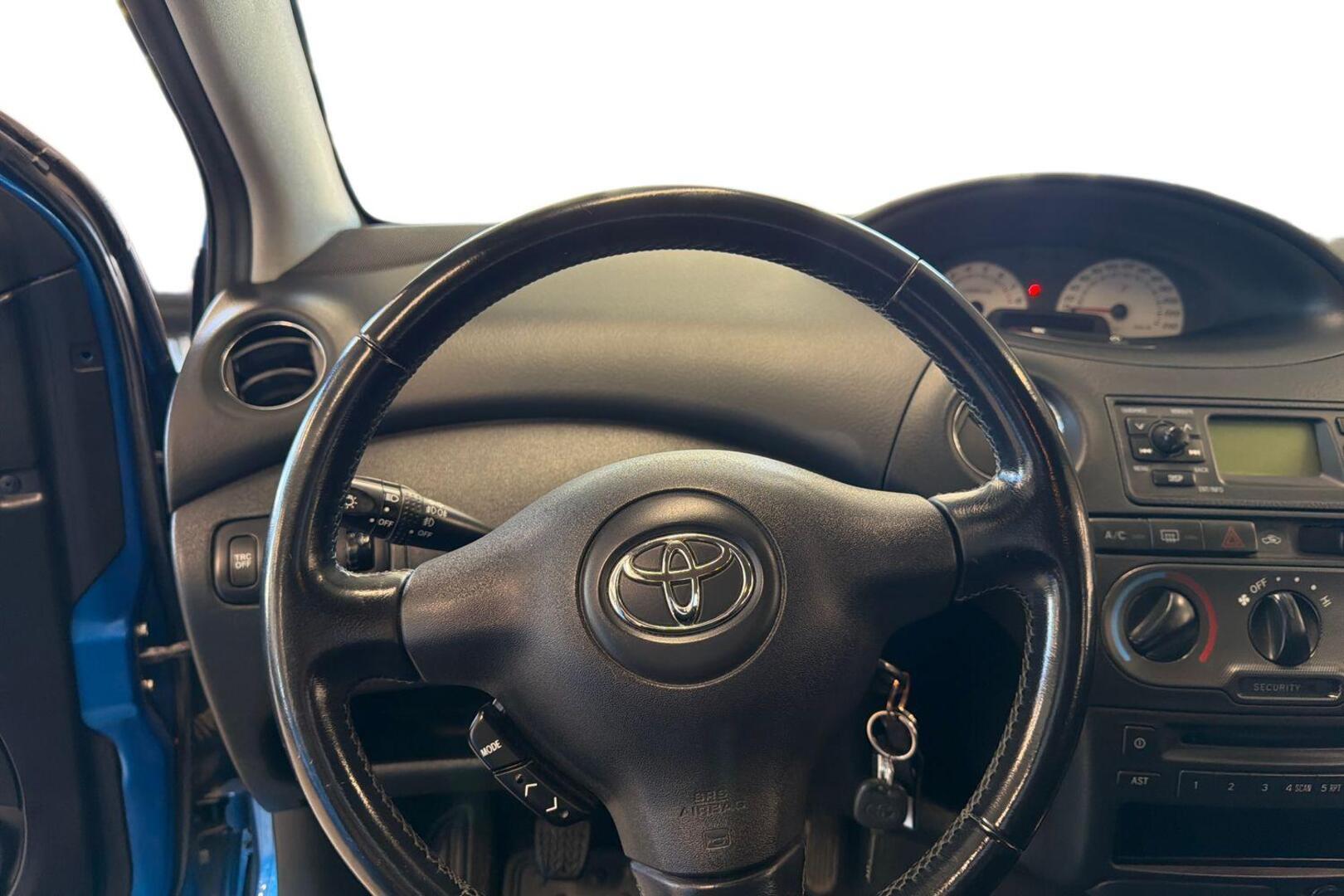 TOYOTA Yaris 2004