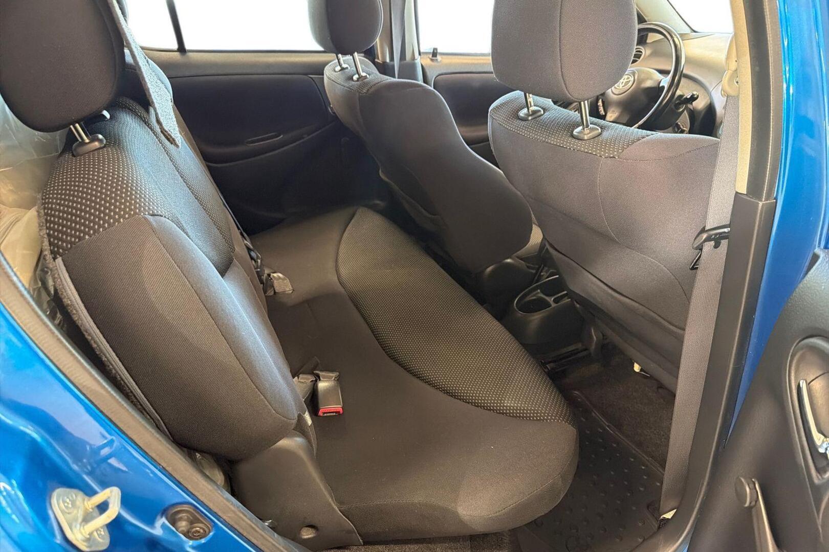 TOYOTA Yaris 2004