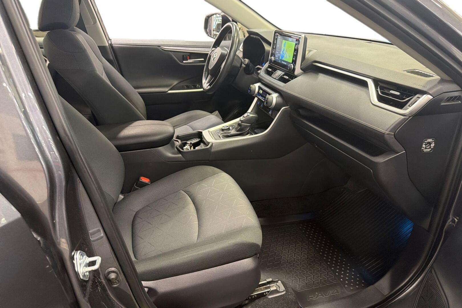 TOYOTA RAV4 2021