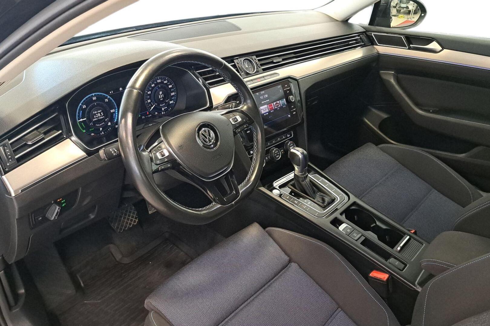 VOLKSWAGEN Passat 2018