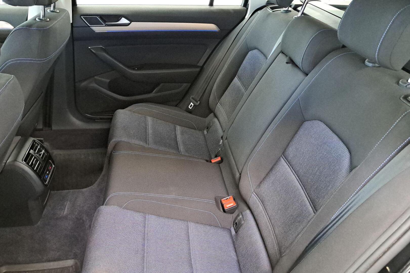 VOLKSWAGEN Passat 2018