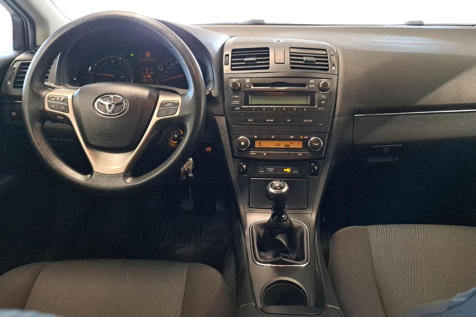 TOYOTA Avensis 2011