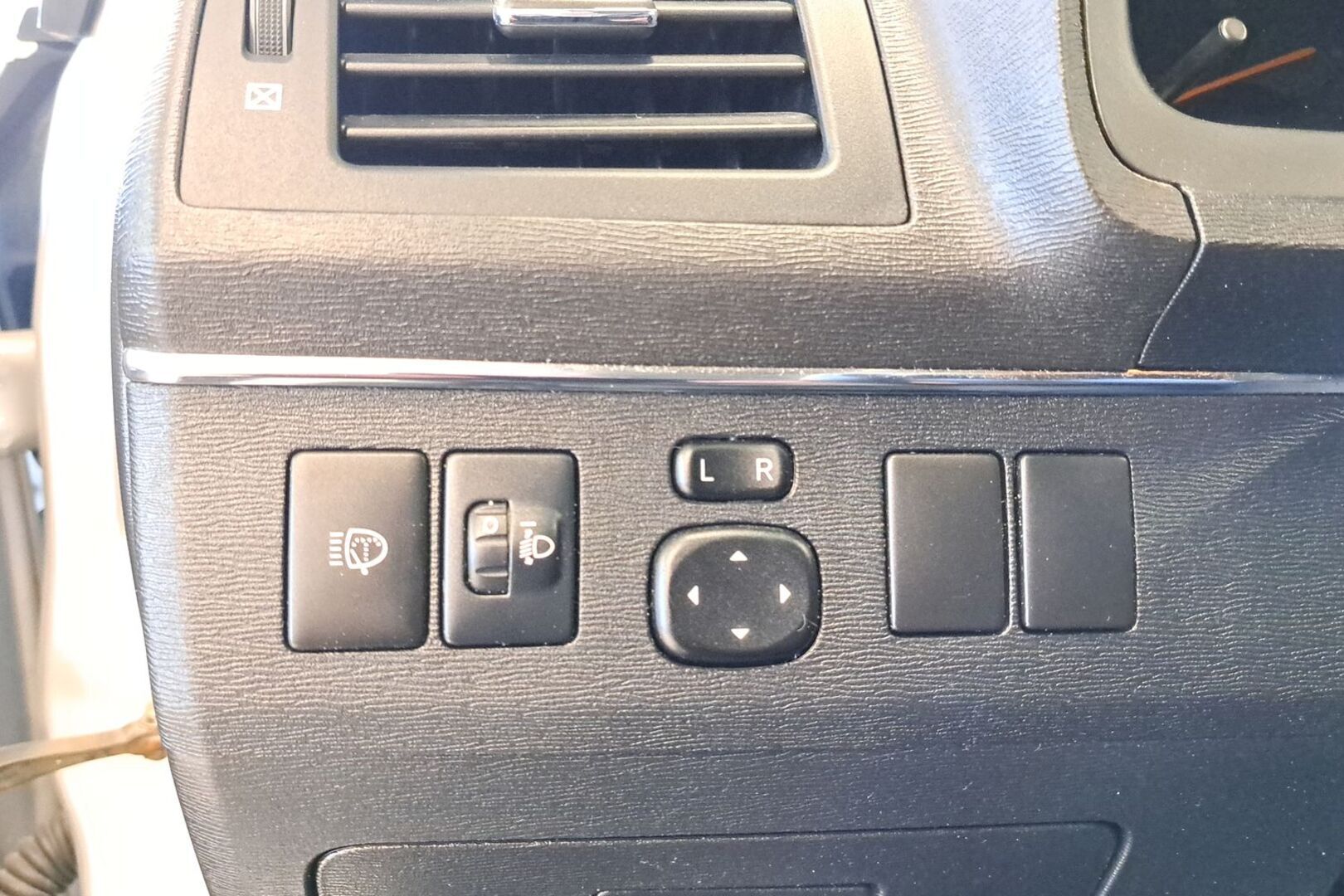 TOYOTA Avensis 2011