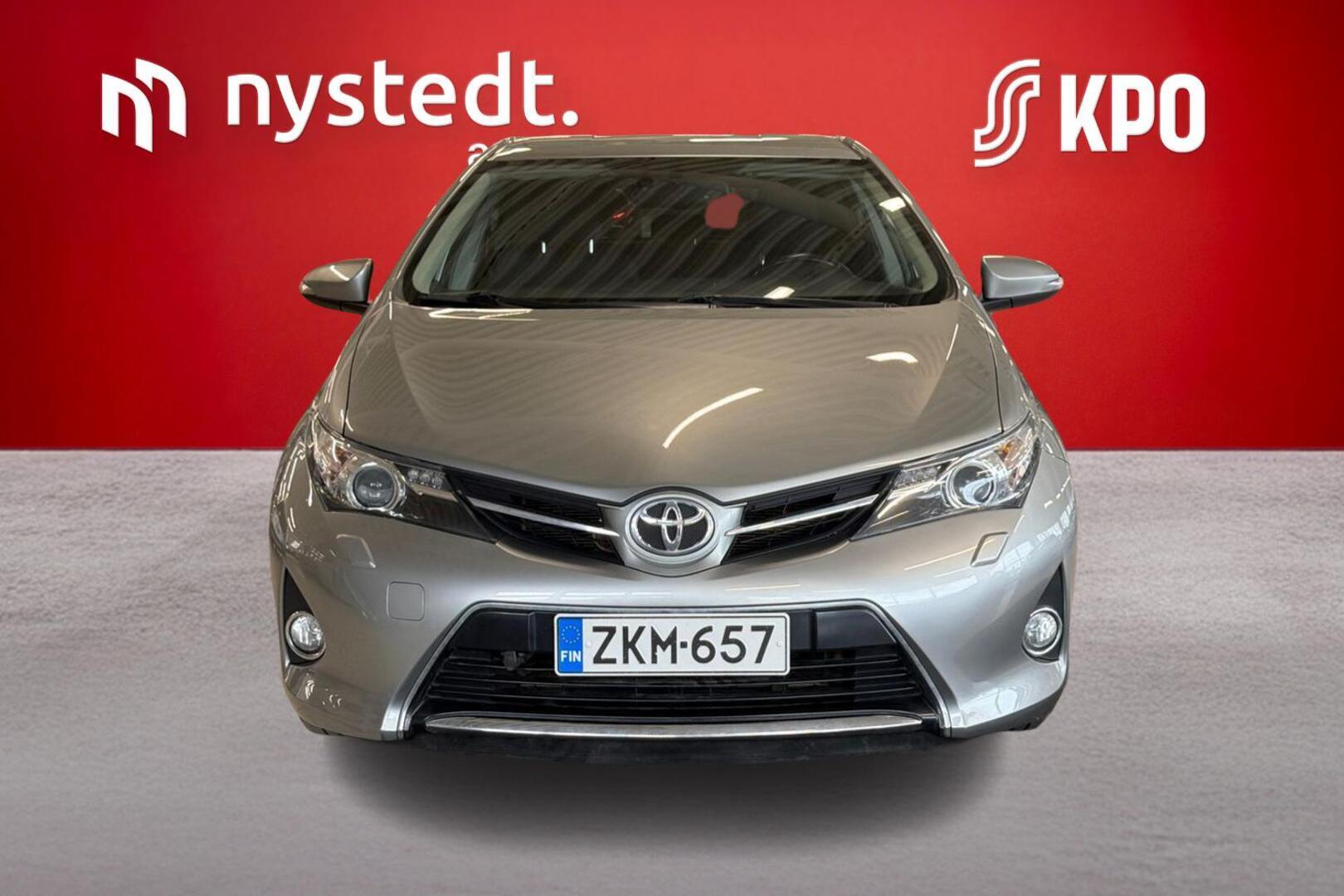 TOYOTA Auris 2015