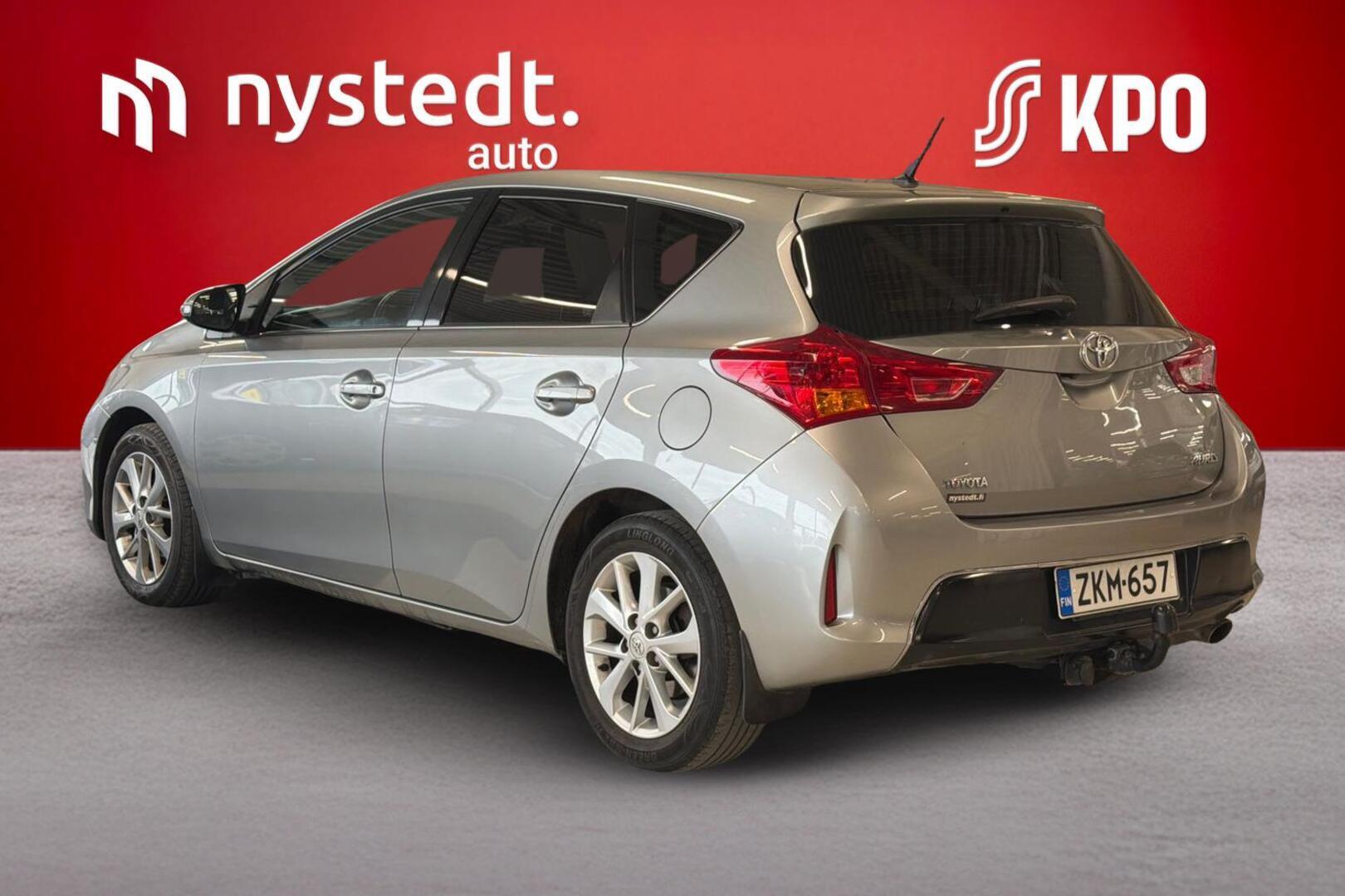 TOYOTA Auris 2015