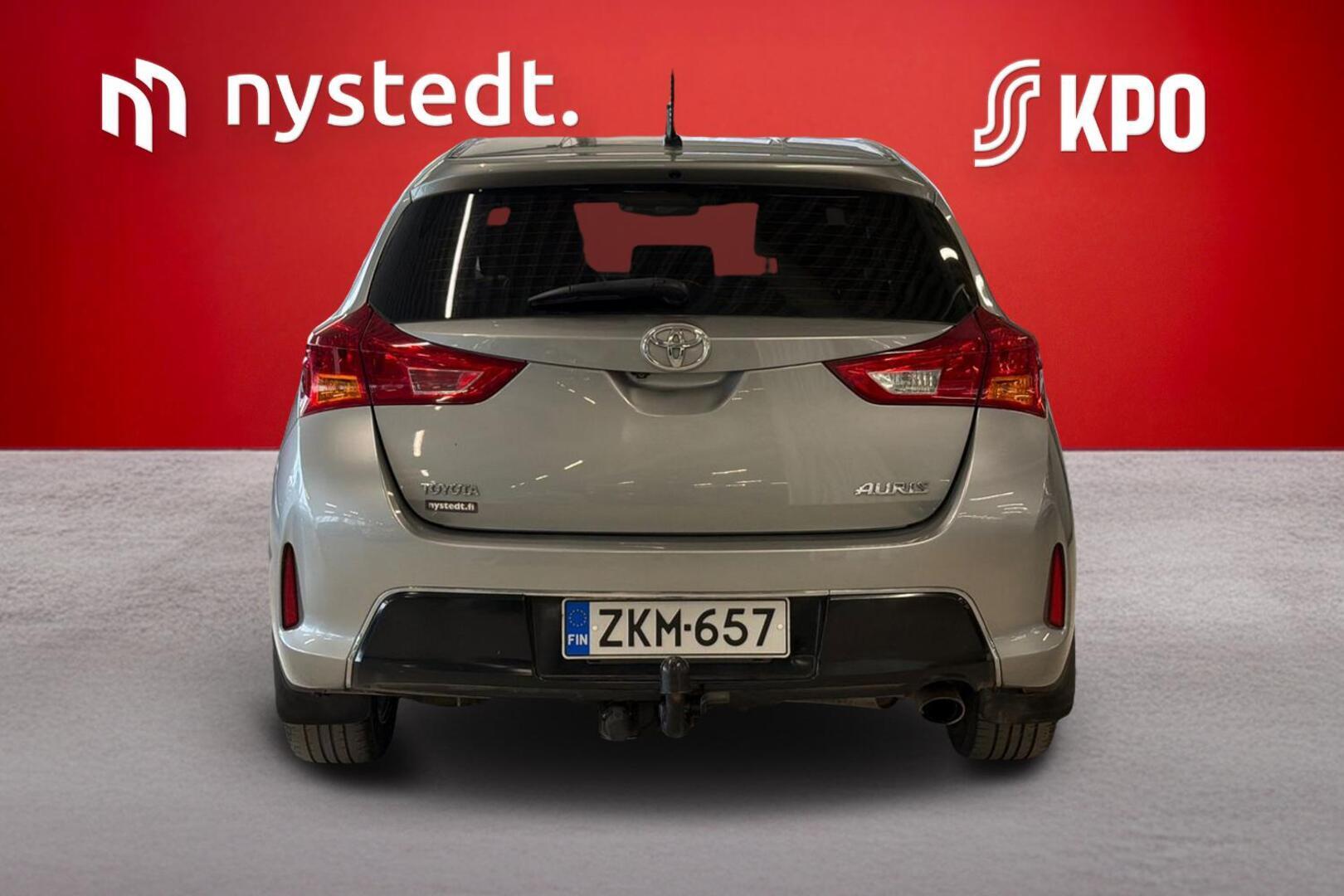 TOYOTA Auris 2015