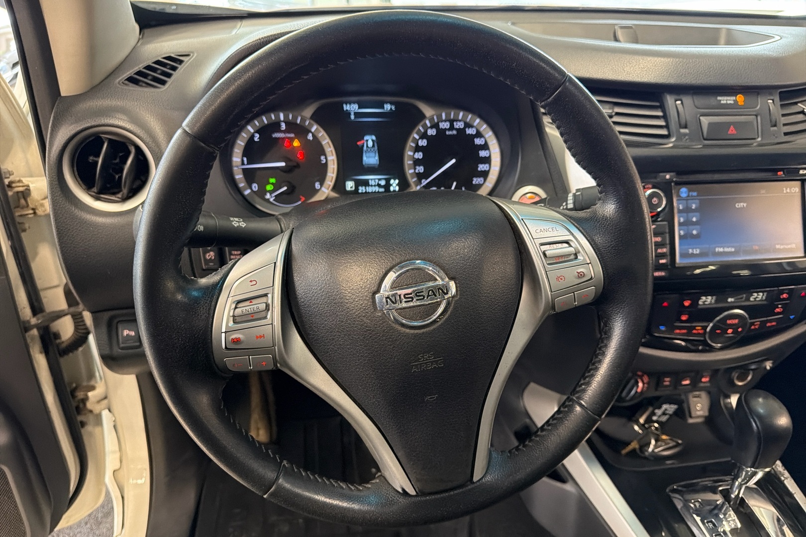 NISSAN Navara 2018