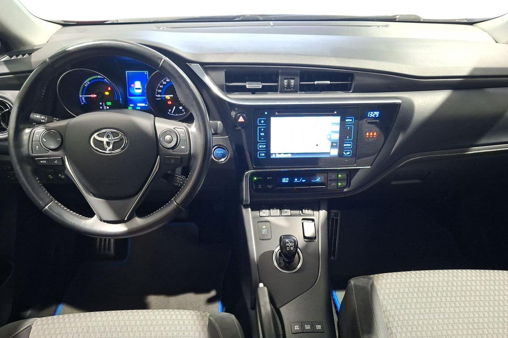 TOYOTA Auris 2017