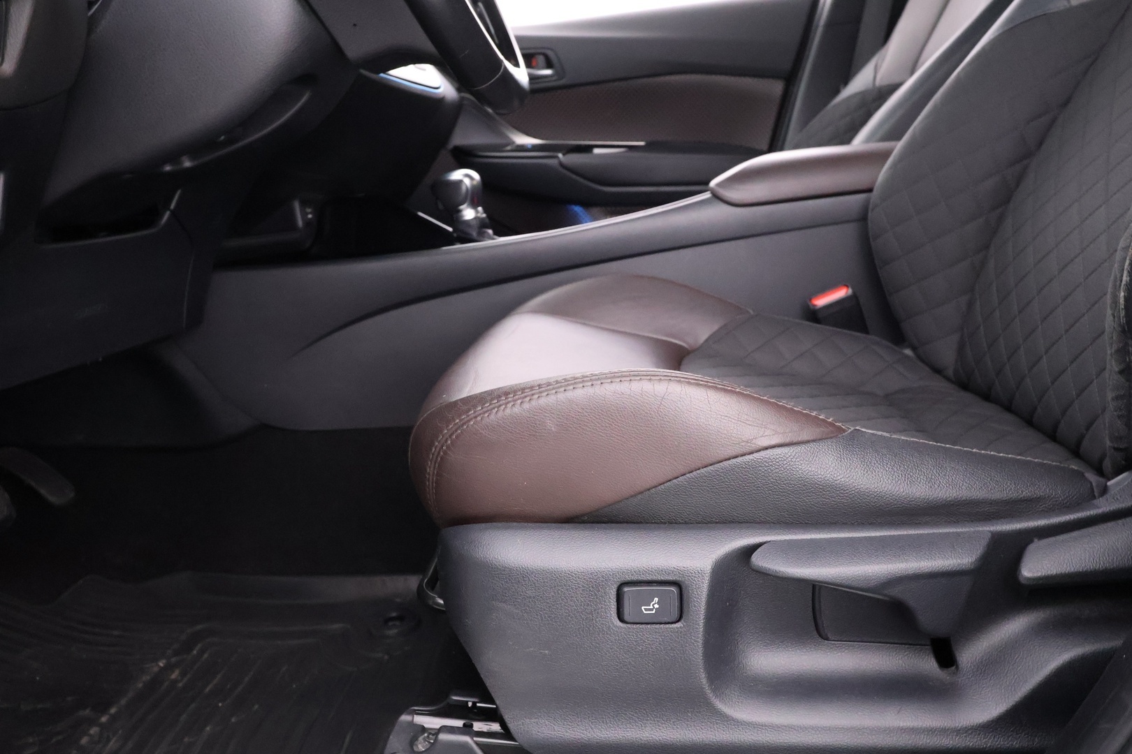 TOYOTA C-HR 2017