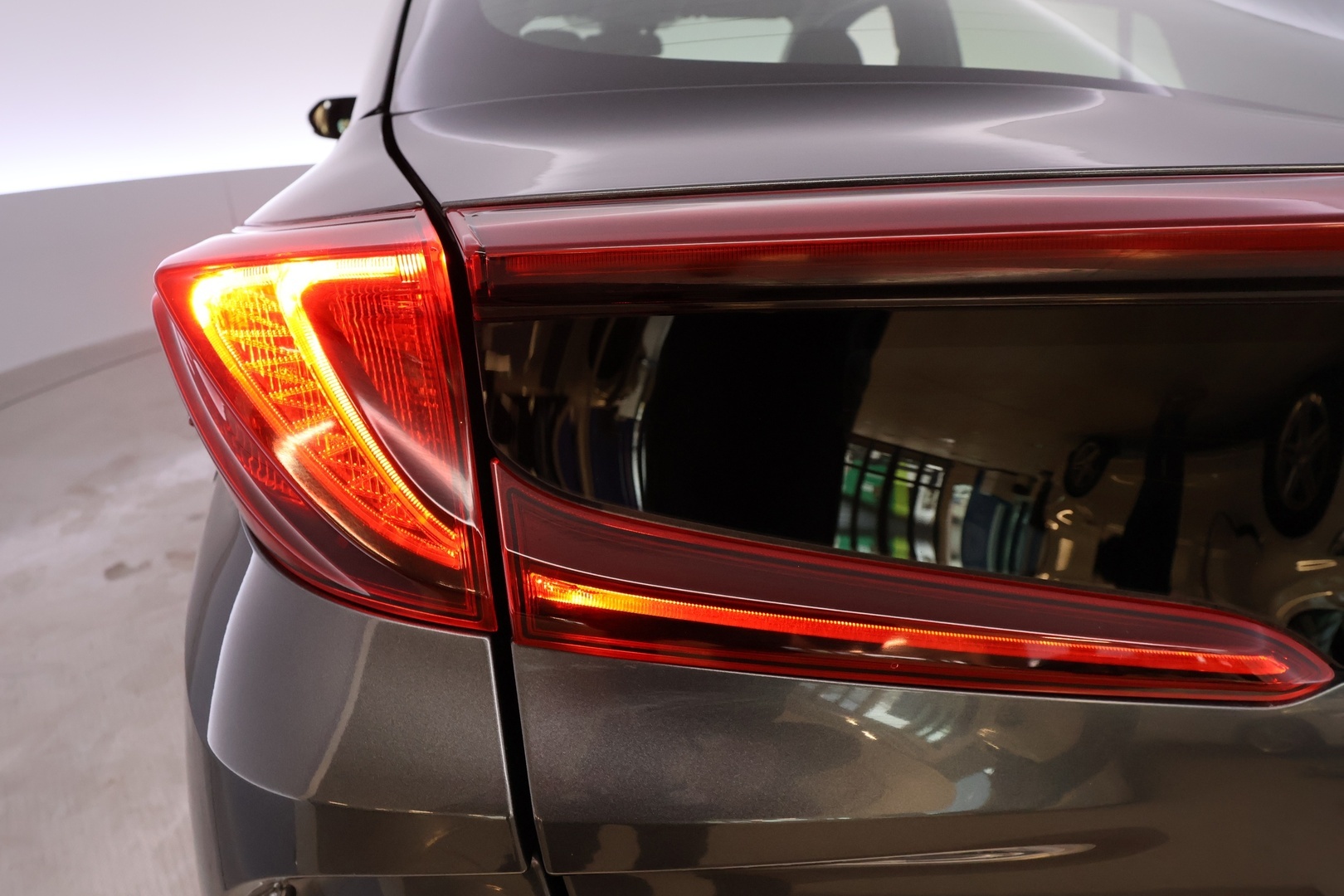 TOYOTA Prius Plug-in 2017