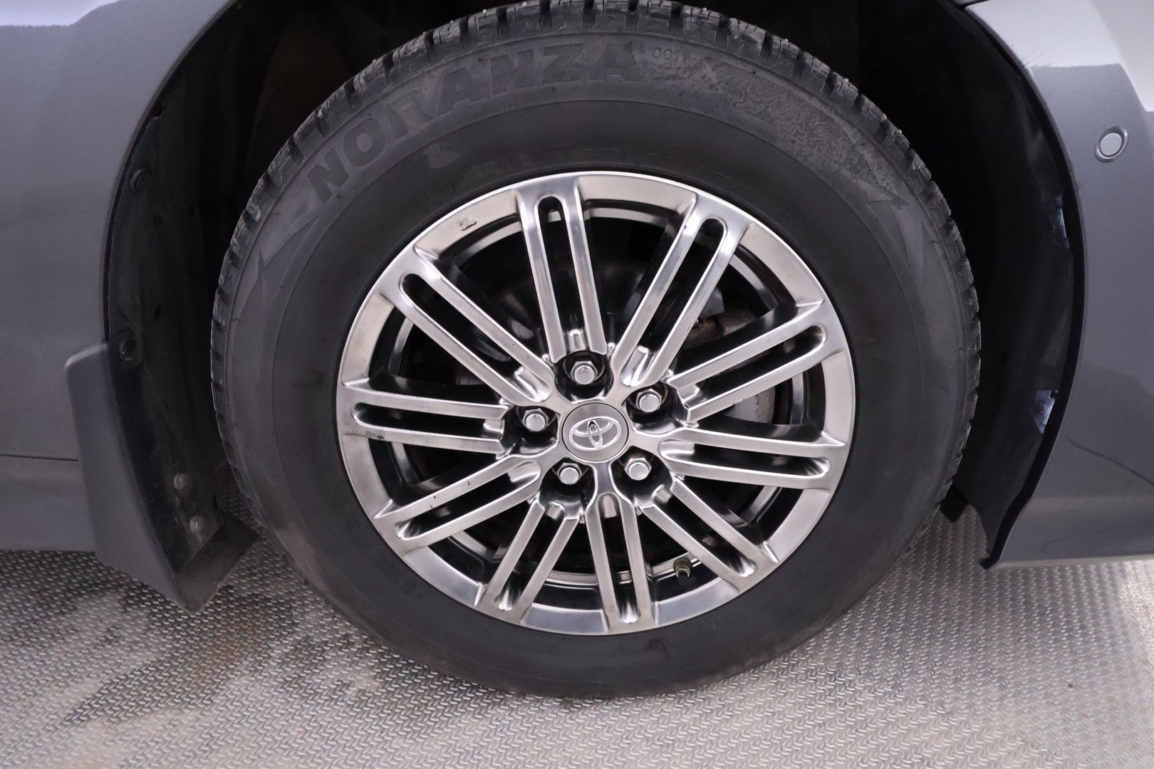 TOYOTA Prius Plug-in 2017