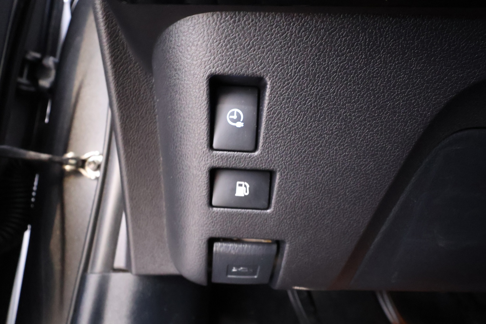 TOYOTA Prius Plug-in 2017