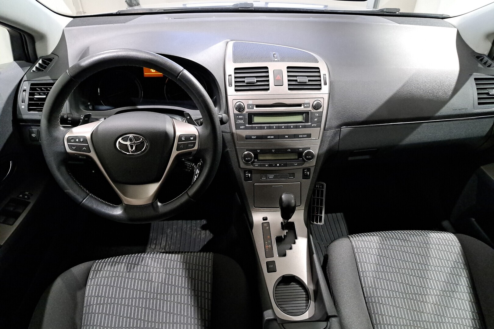TOYOTA Avensis 2011