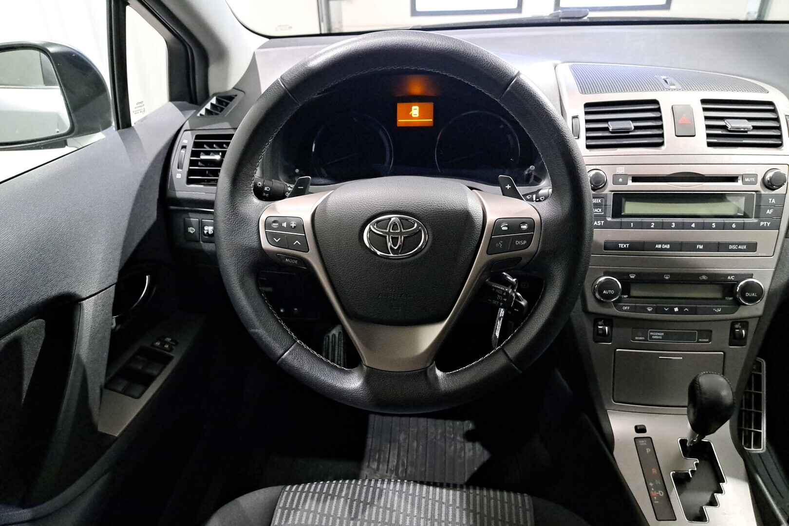 TOYOTA Avensis 2011