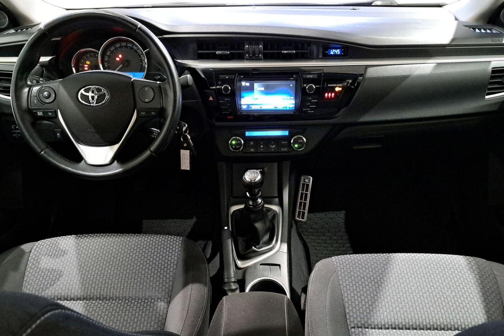 TOYOTA Corolla 2013