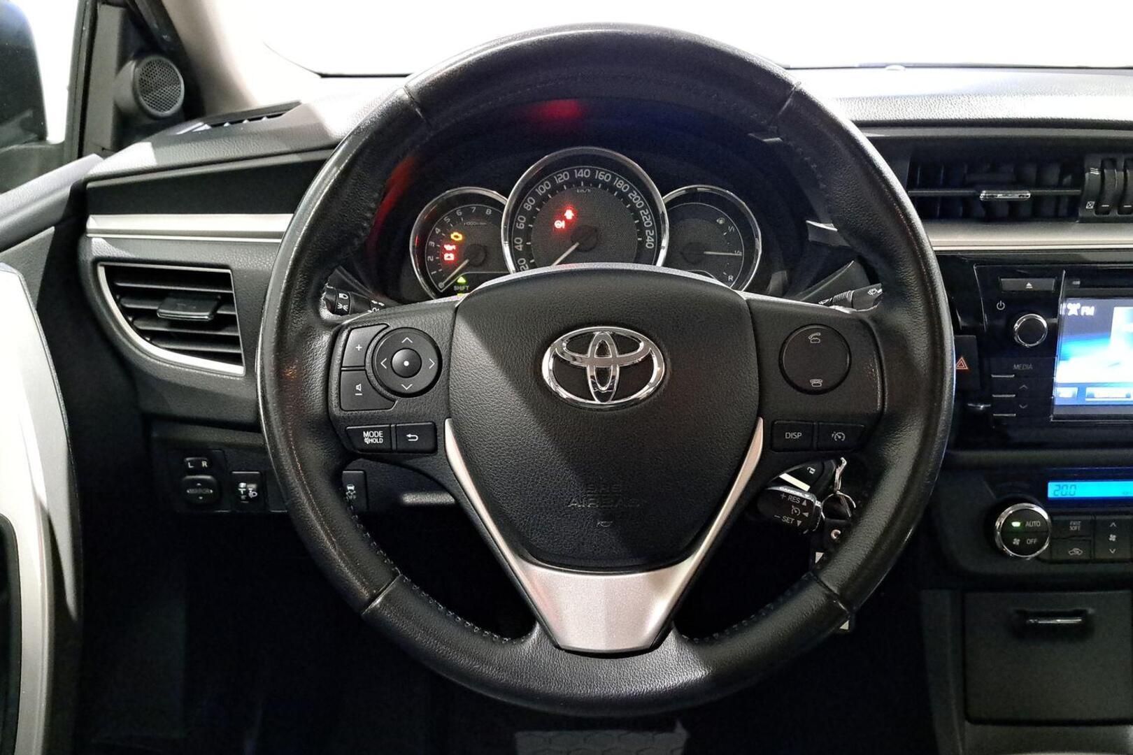 TOYOTA Corolla 2013